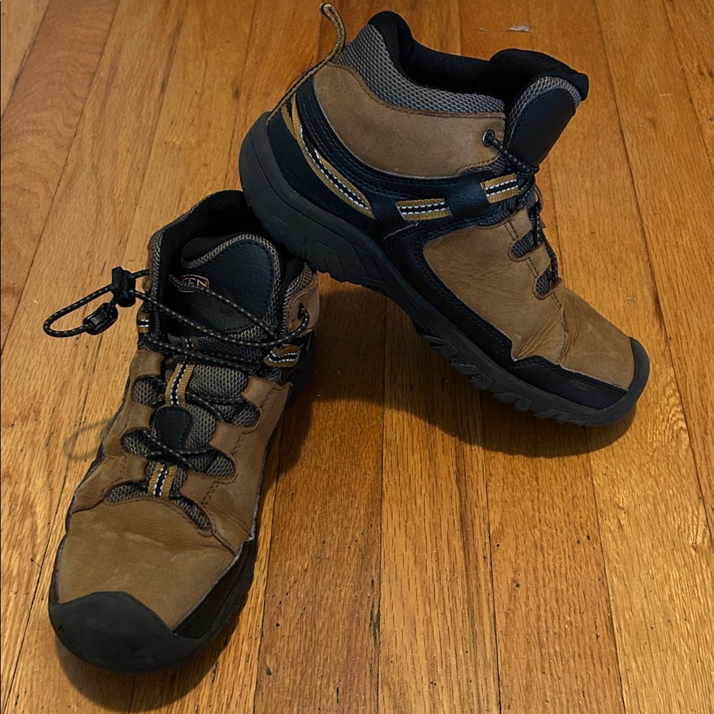 Keen, Hiking Boots, Waterproof,Leather, Rubber, Mid Height Size 4 good condition